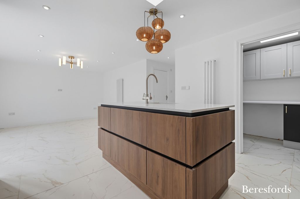 Property photo 3 of 31 Picture 3