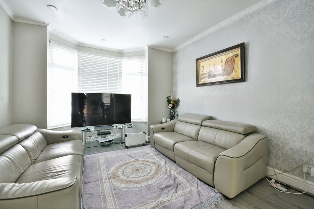 Property photo 2 of 19 Photography