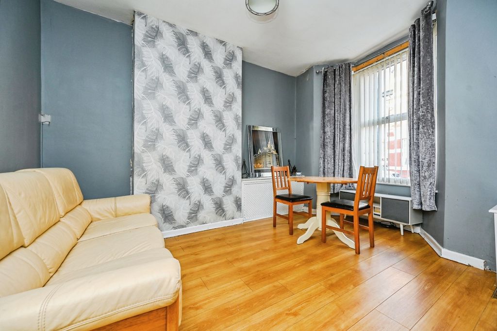 Property photo 3 of 10 Pbox-Img.Jpg