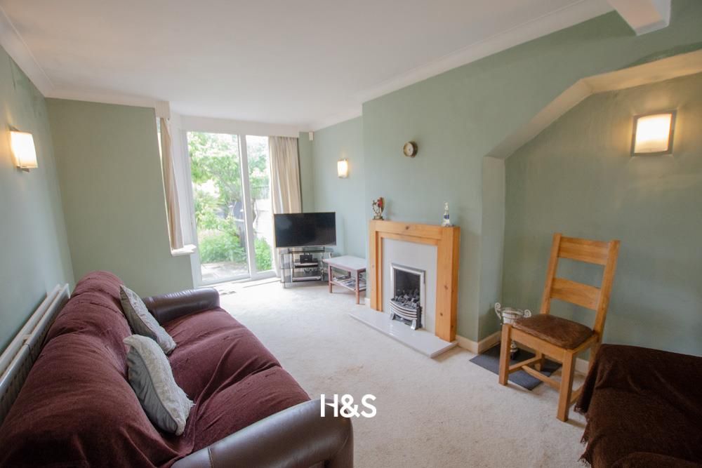 Property photo 3 of 12 182 Colebourne - Lounge.Jpg