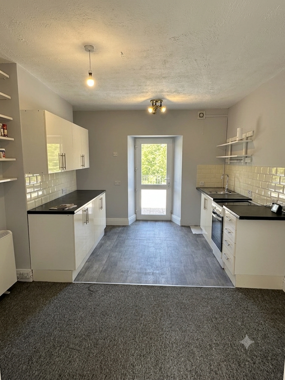 Property photo 1 of 7 Kitchen