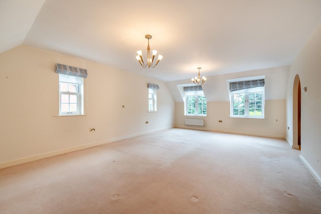 Property photo 3 of 49