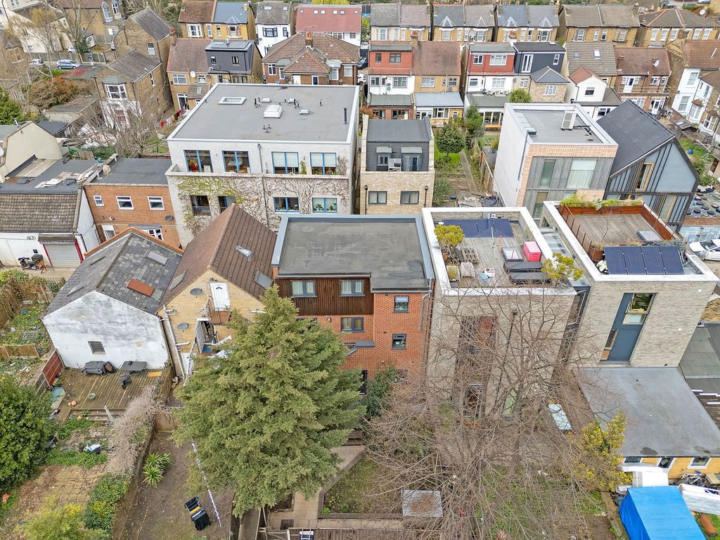 Property photo 3 of 35