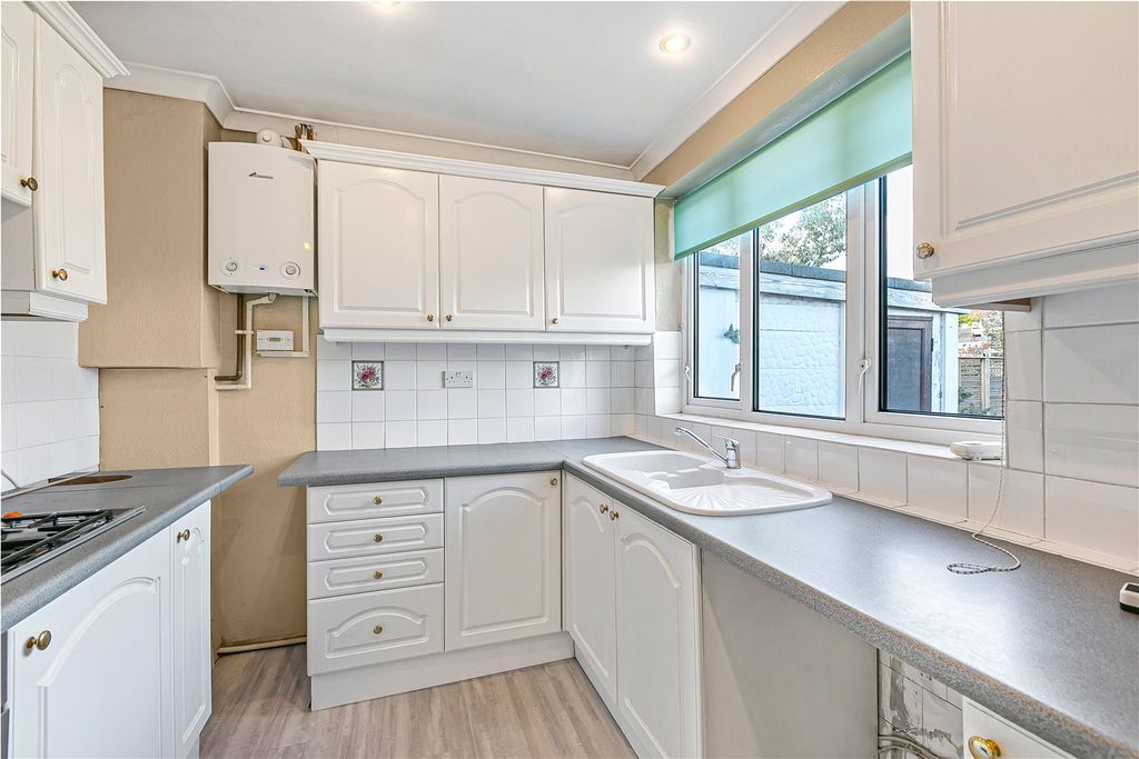 Property photo 3 of 32 Kitchen