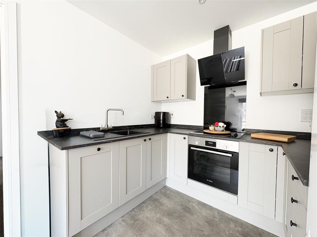 Property photo 2 of 21 Kitchen