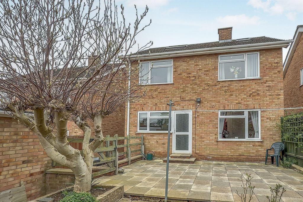 Property photo 2 of 20