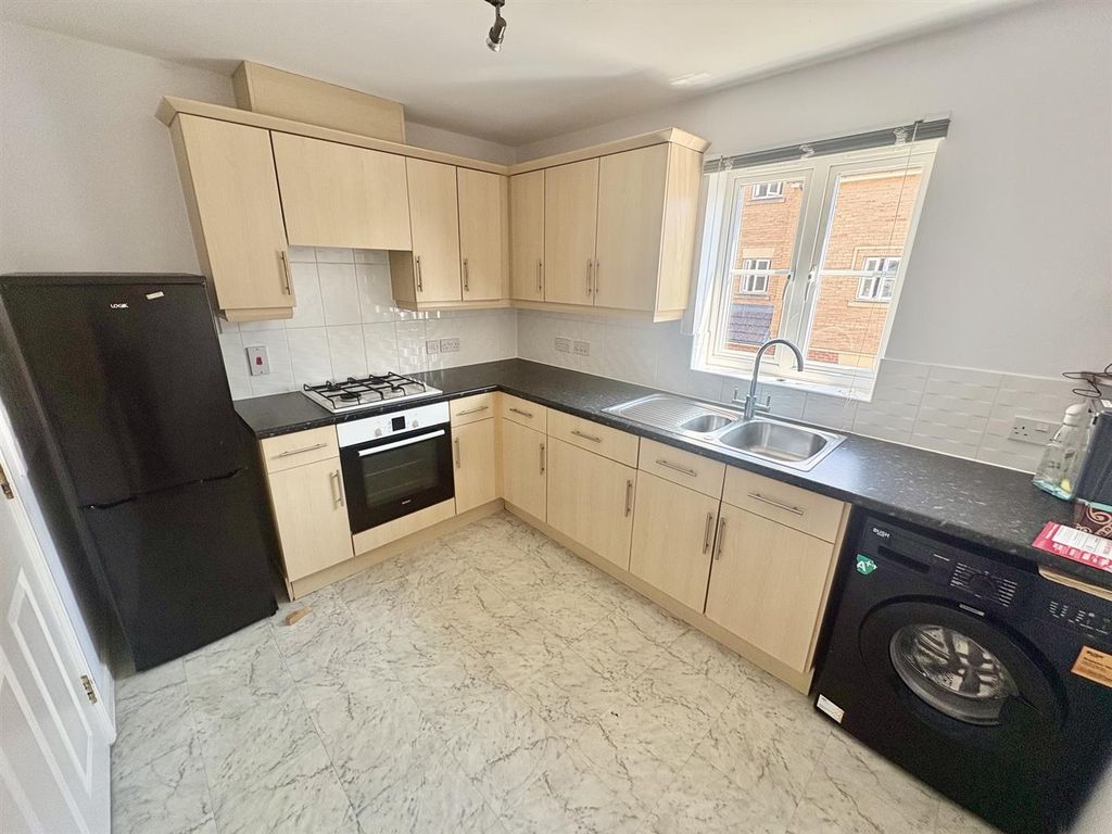 Property photo 2 of 11