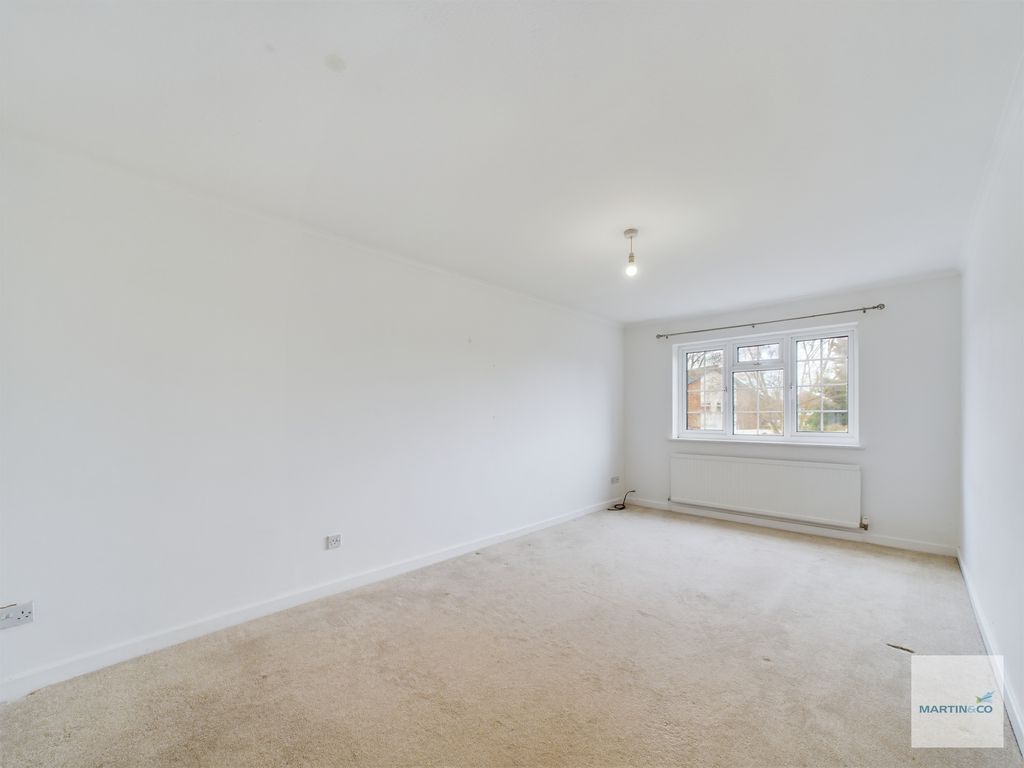 Property photo 3 of 10 Cam03394G0-Pr0047-Still005