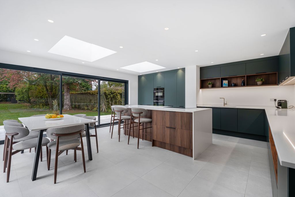 Property photo 3 of 31 Kitchen