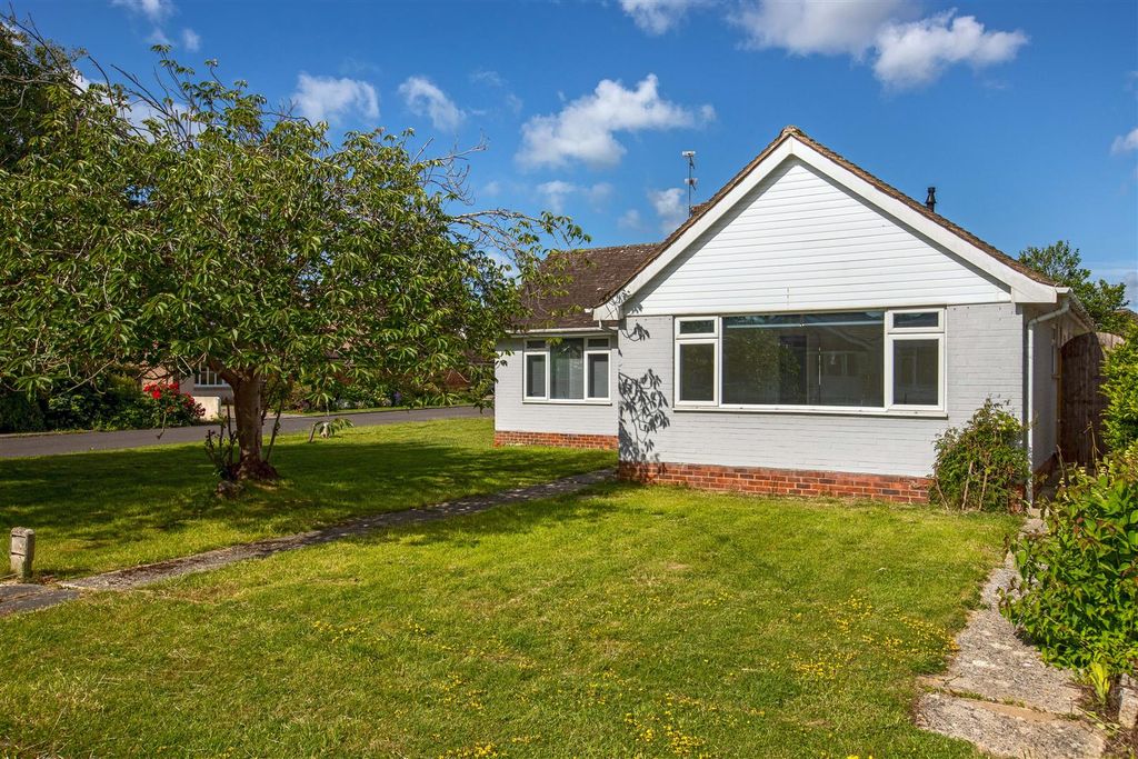 Property photo 1 of 12 Grange Close_18.Jpg