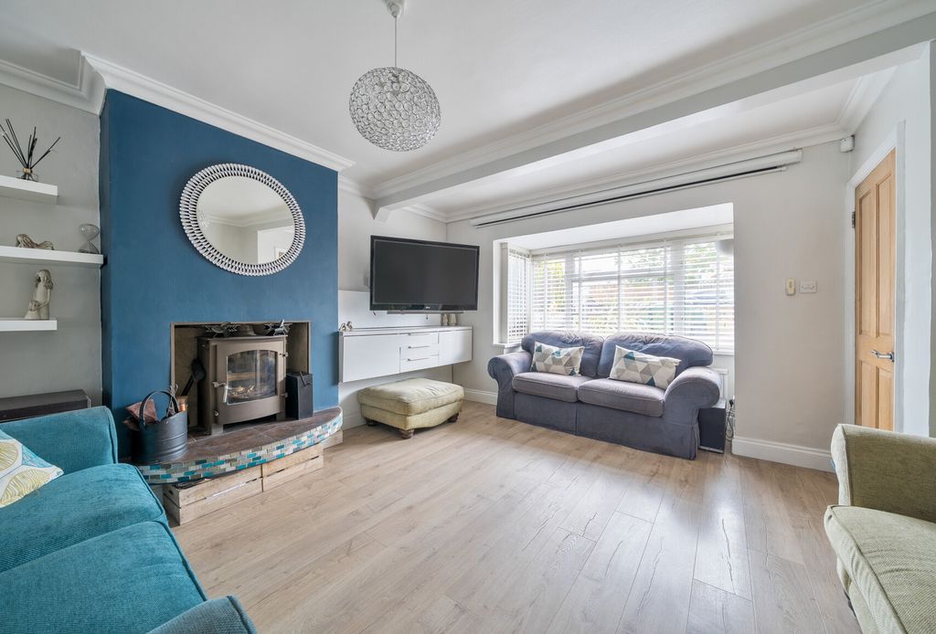 Property photo 1 of 16 1332062-15-688Aa2...