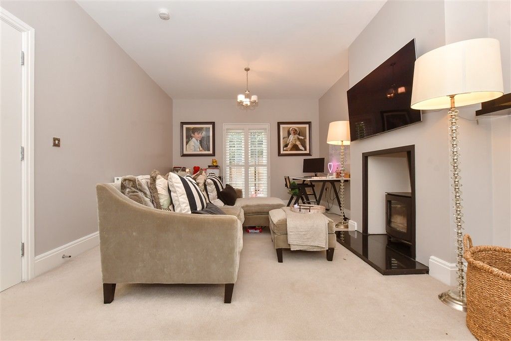 Property photo 1 of 14 Lounge