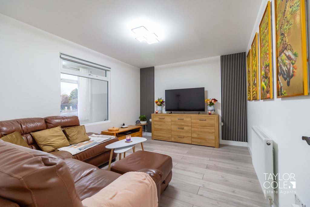 Property photo 3 of 25