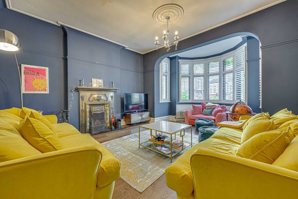 Property photo 2 of 46
