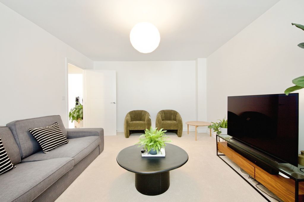 Property photo 2 of 23