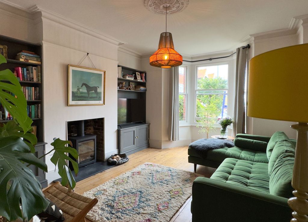 Property photo 3 of 47