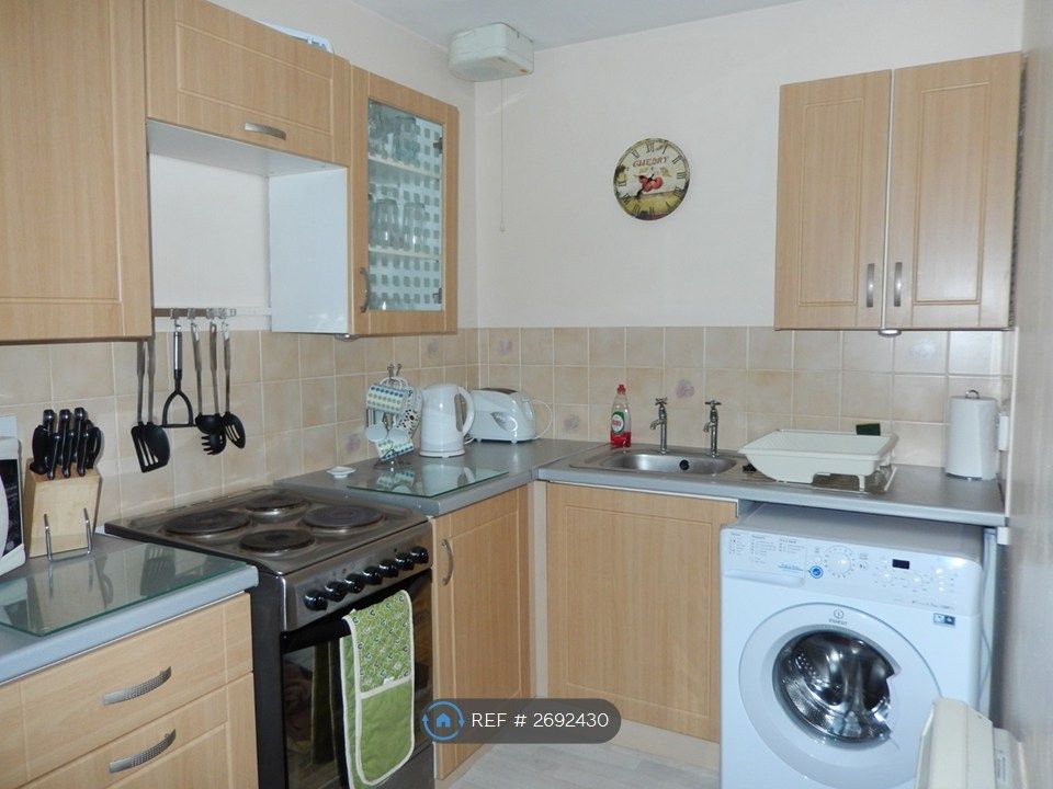 Property photo 3 of 8 Kitchen