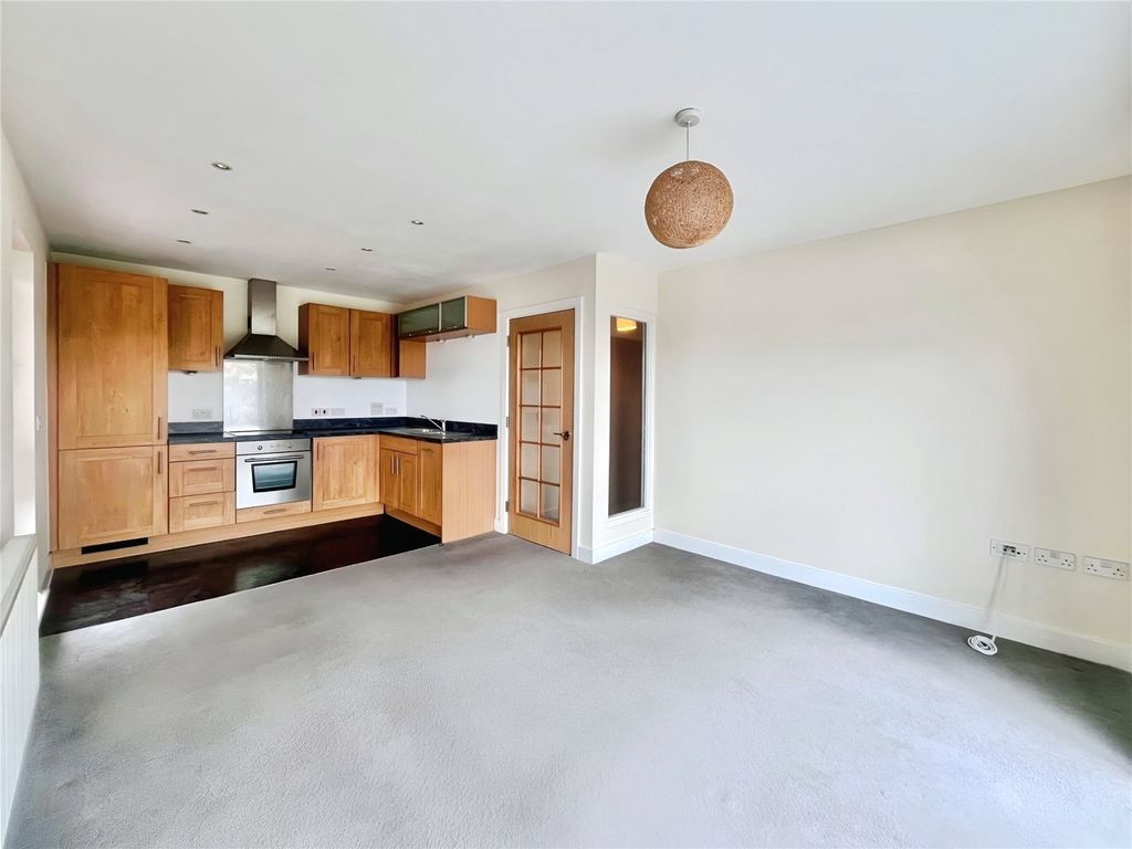 Property photo 2 of 9 Living/Kitchen