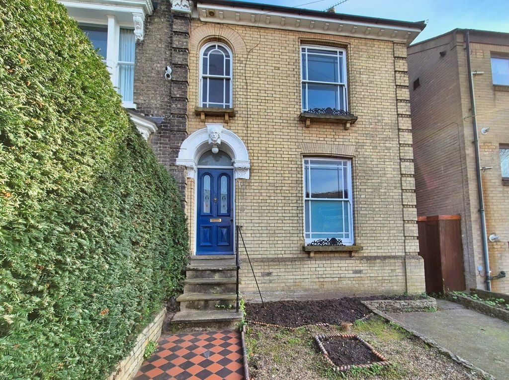 Property photo 2 of 26