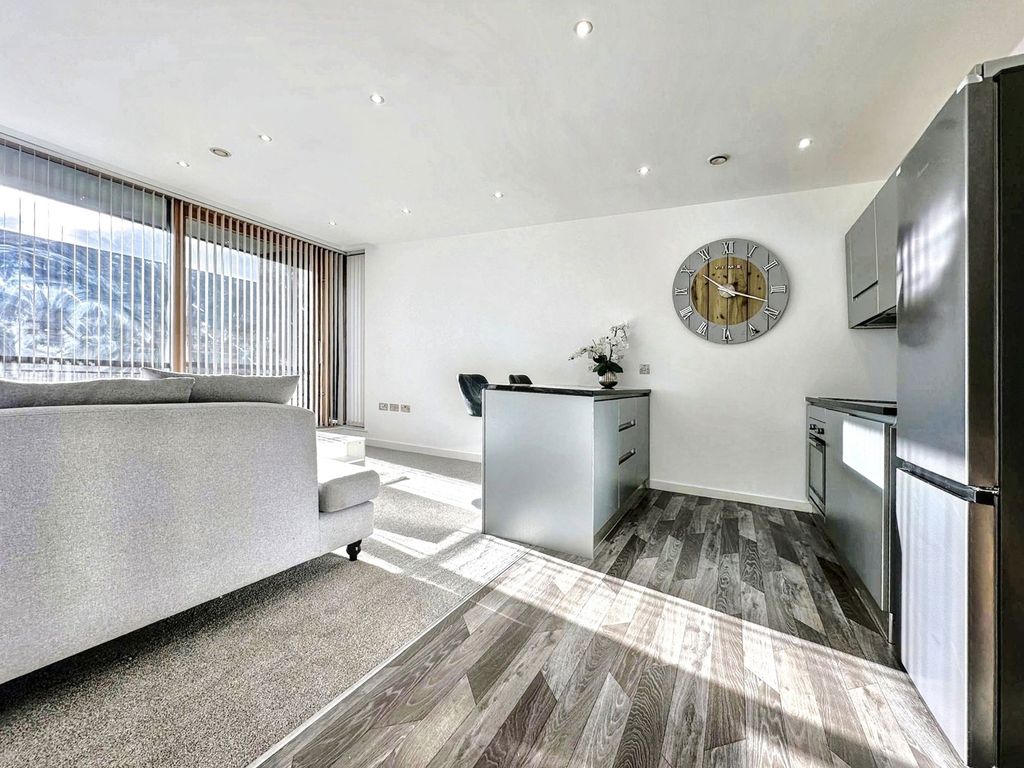 Property photo 3 of 11