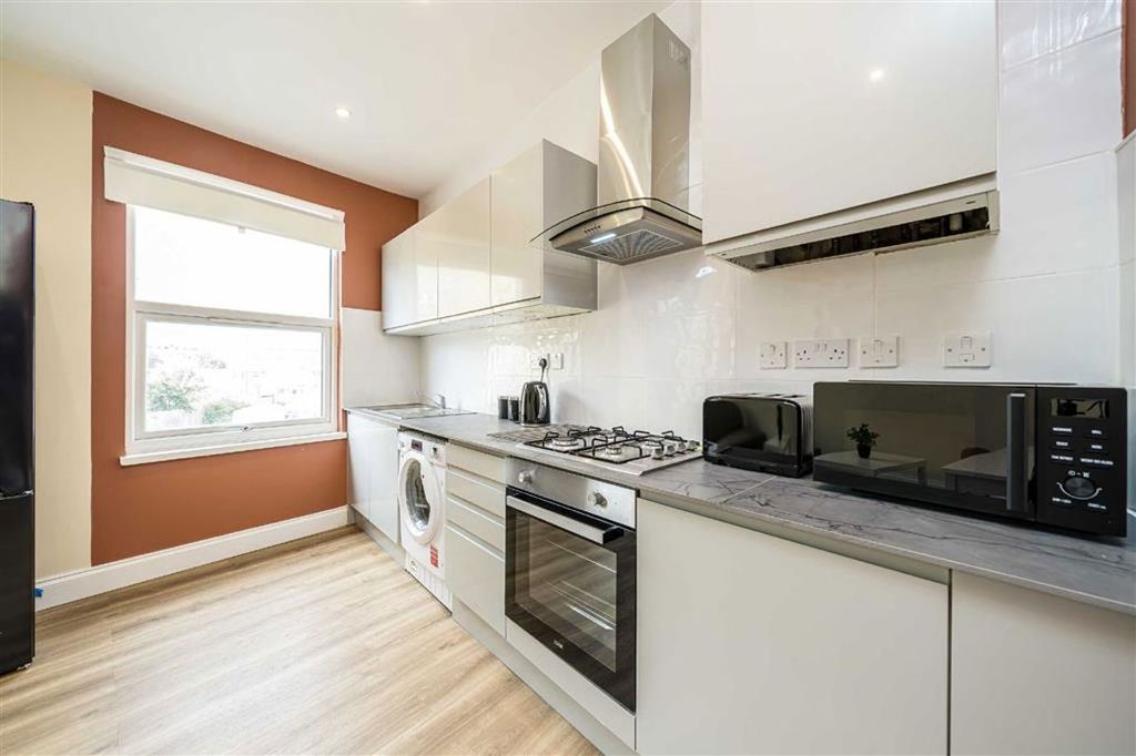 Property photo 2 of 6