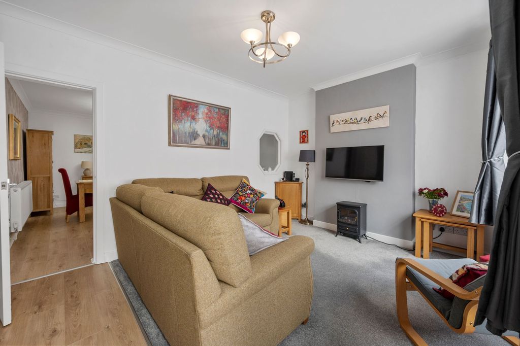 Property photo 2 of 30