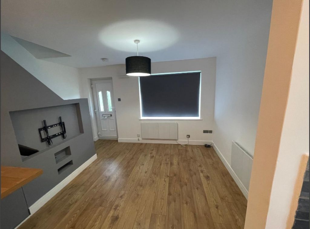 Property photo 3 of 11 Photo 2