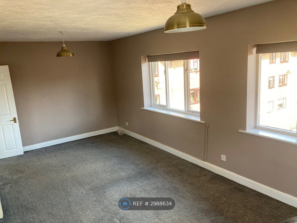 Property photo 3 of 8 Living Room