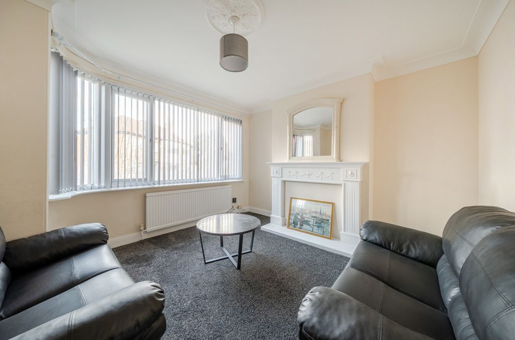 Property photo 2 of 10 Lounge