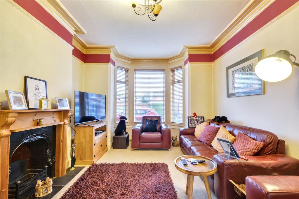 Property photo 2 of 20 Lounge_2.Jpeg