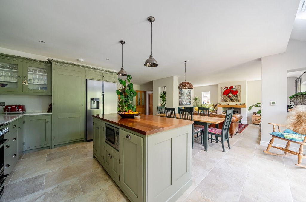 Property photo 3 of 42 1519860-37-1A0907...
