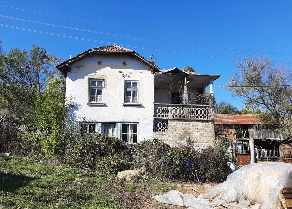 Property photo 2 of 9