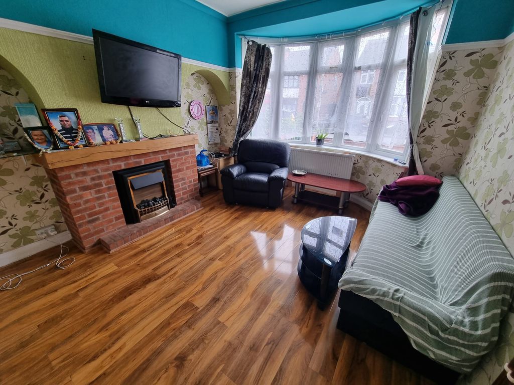 Property photo 2 of 11 Lounge