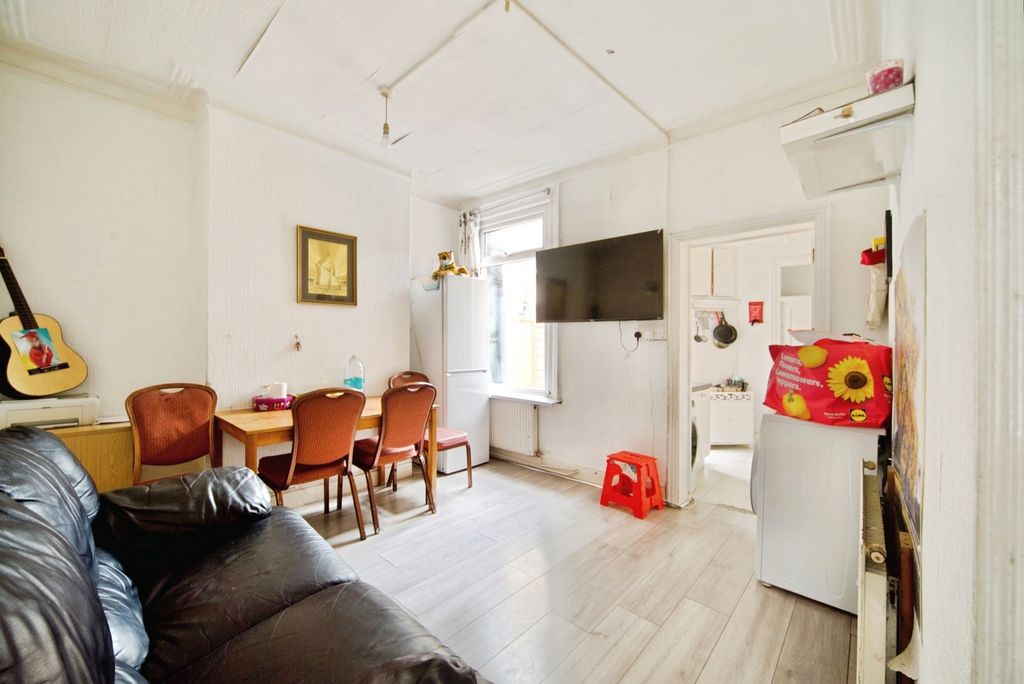 Property photo 2 of 12 Photo