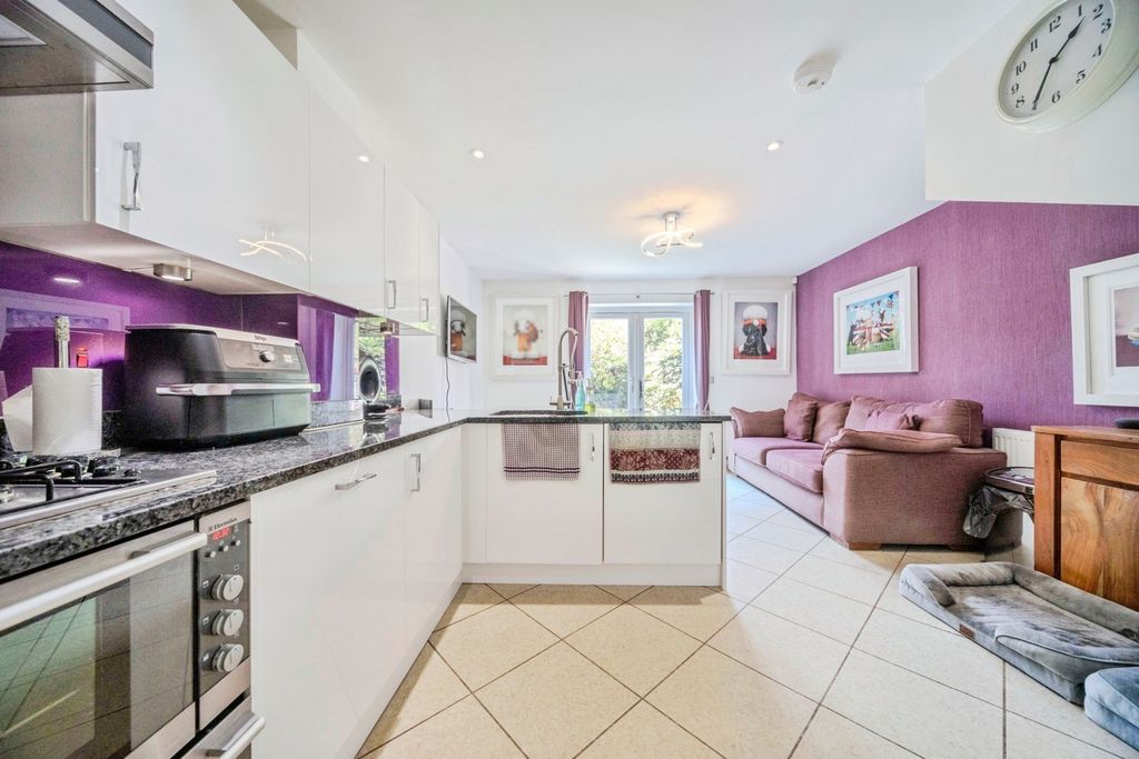 Property photo 2 of 46 Pbox-Img.Jpg