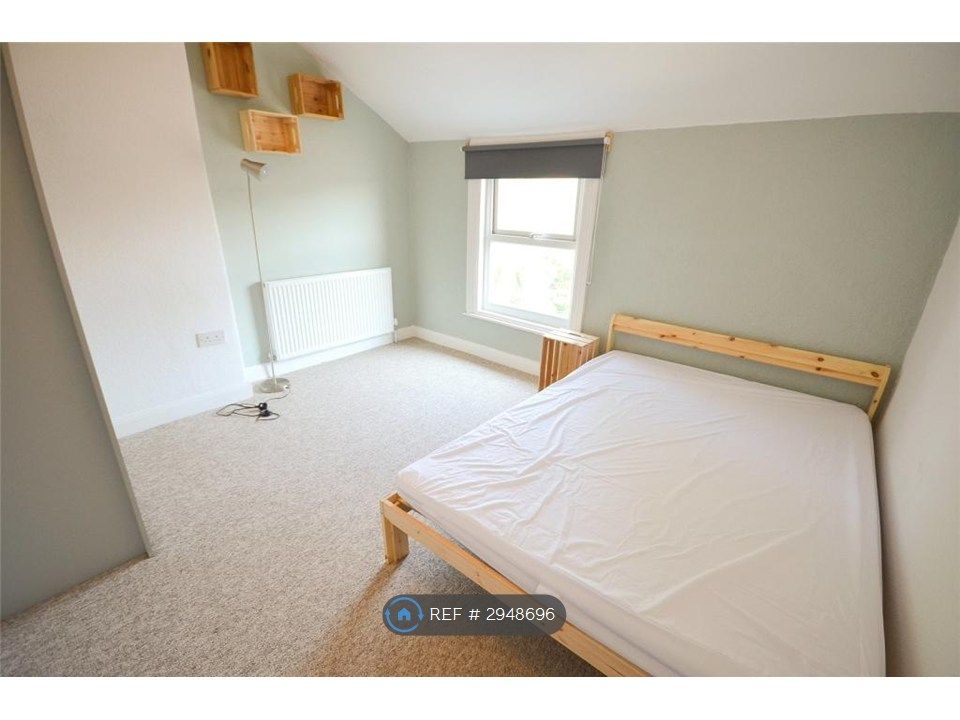 Property photo 2 of 5 Bedroom