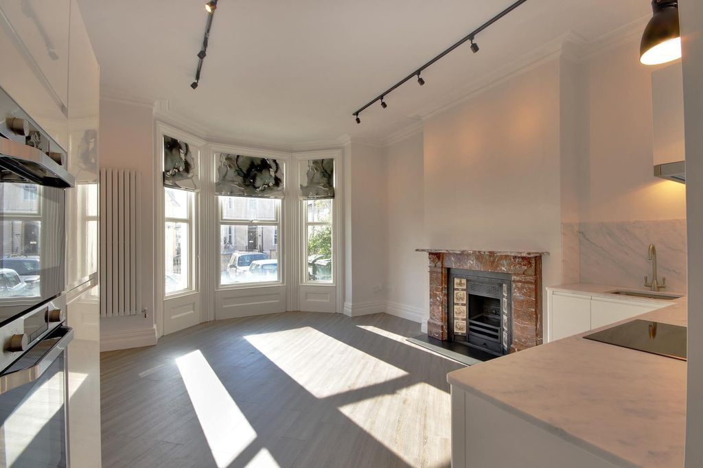 Property photo 3 of 6 Gallery