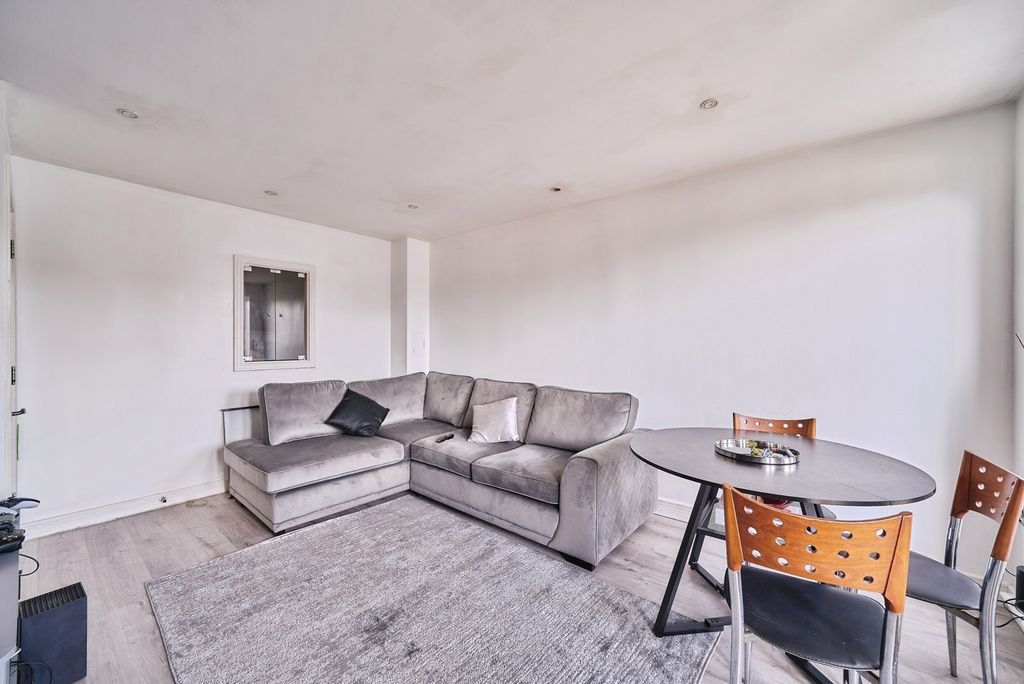 Property photo 3 of 12 Pbox-Img.Jpg