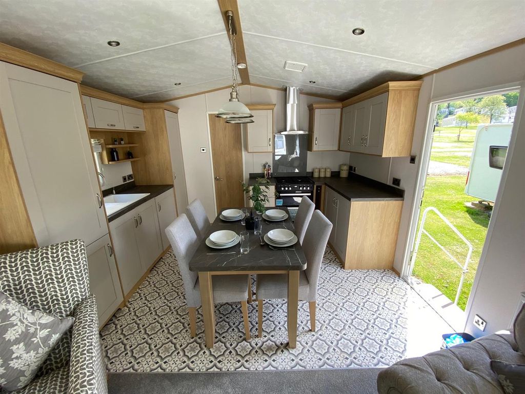 Property photo 3 of 7 Highgrove 4.Jpg