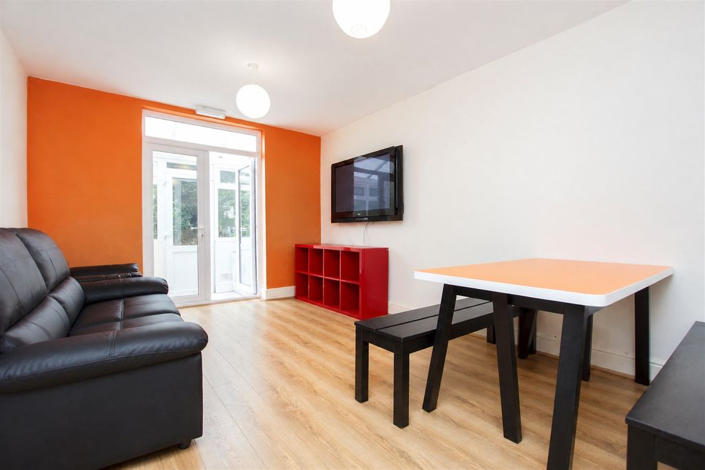 Property photo 1 of 10 Approach