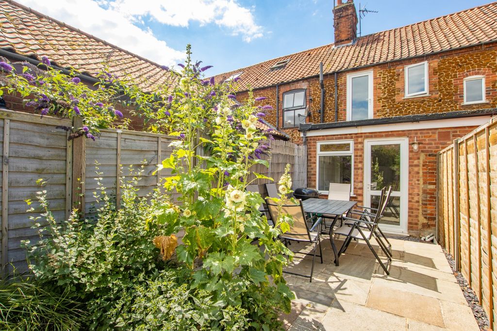Property photo 2 of 25 5302273