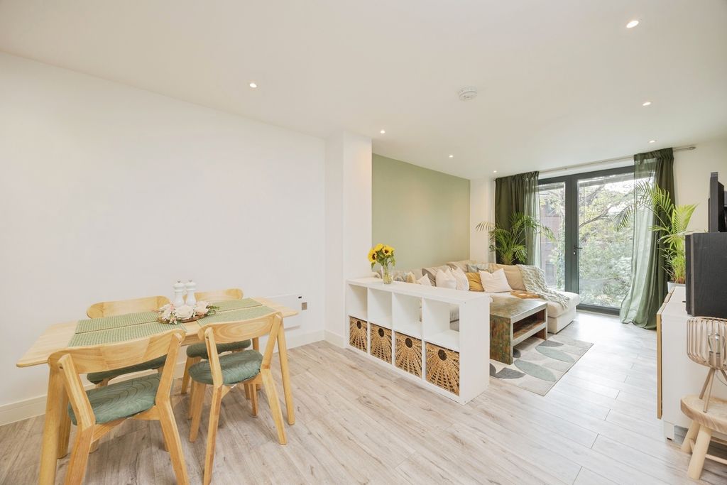 Property photo 3 of 16 Pbox-Img.Jpg