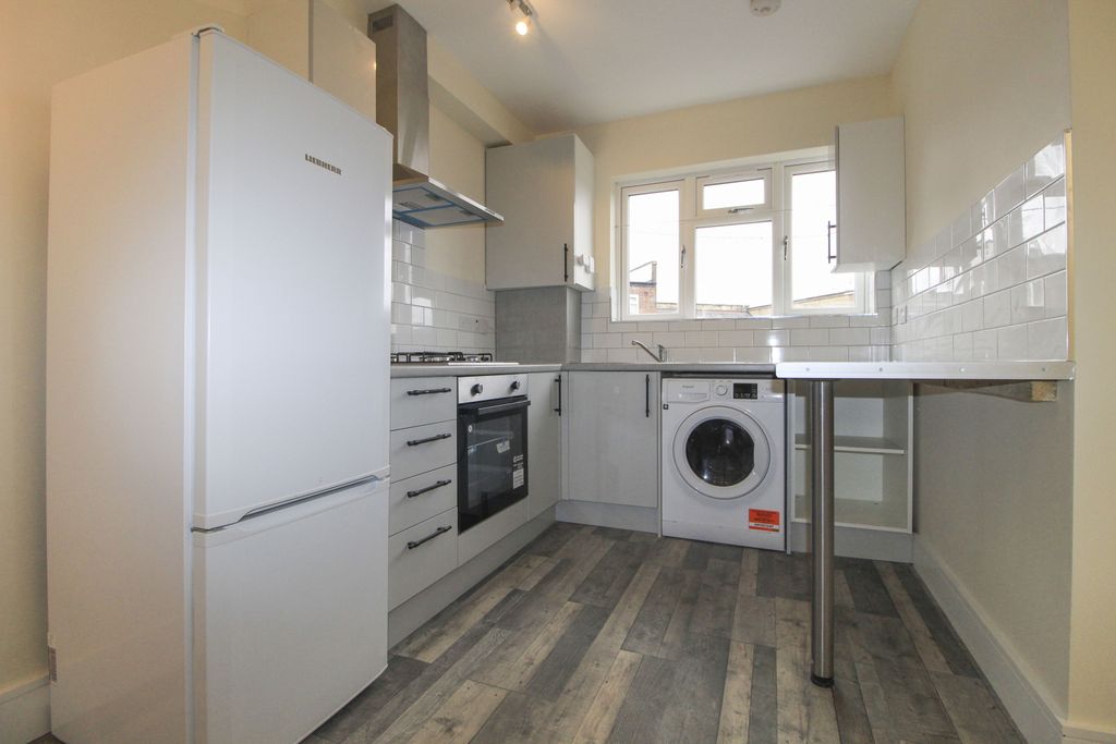 Property photo 1 of 10 One Bedroom 1st Floor Flat Above A Shop