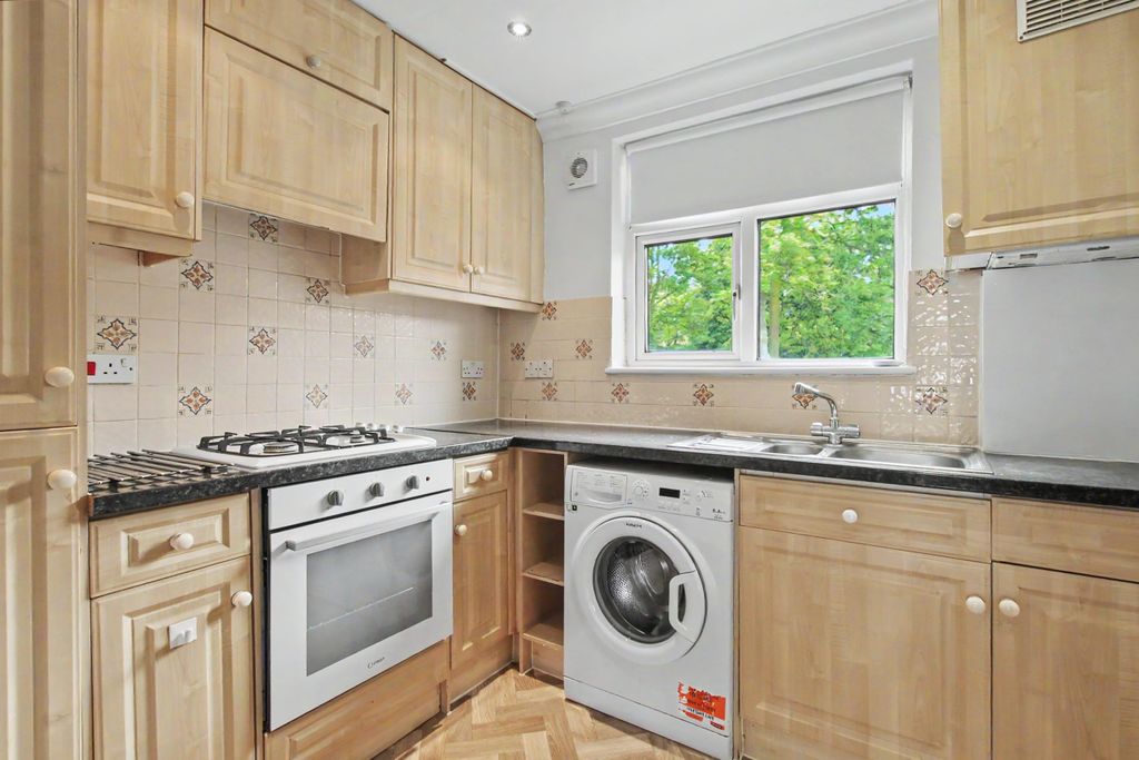 Property photo 3 of 10 3.Kitchen.Jpg