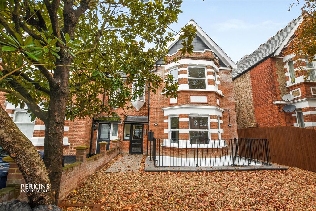 Property photo 1 of 8 Gc- Flat 6 115 Twyford Ave  - -Original (6).Jpg