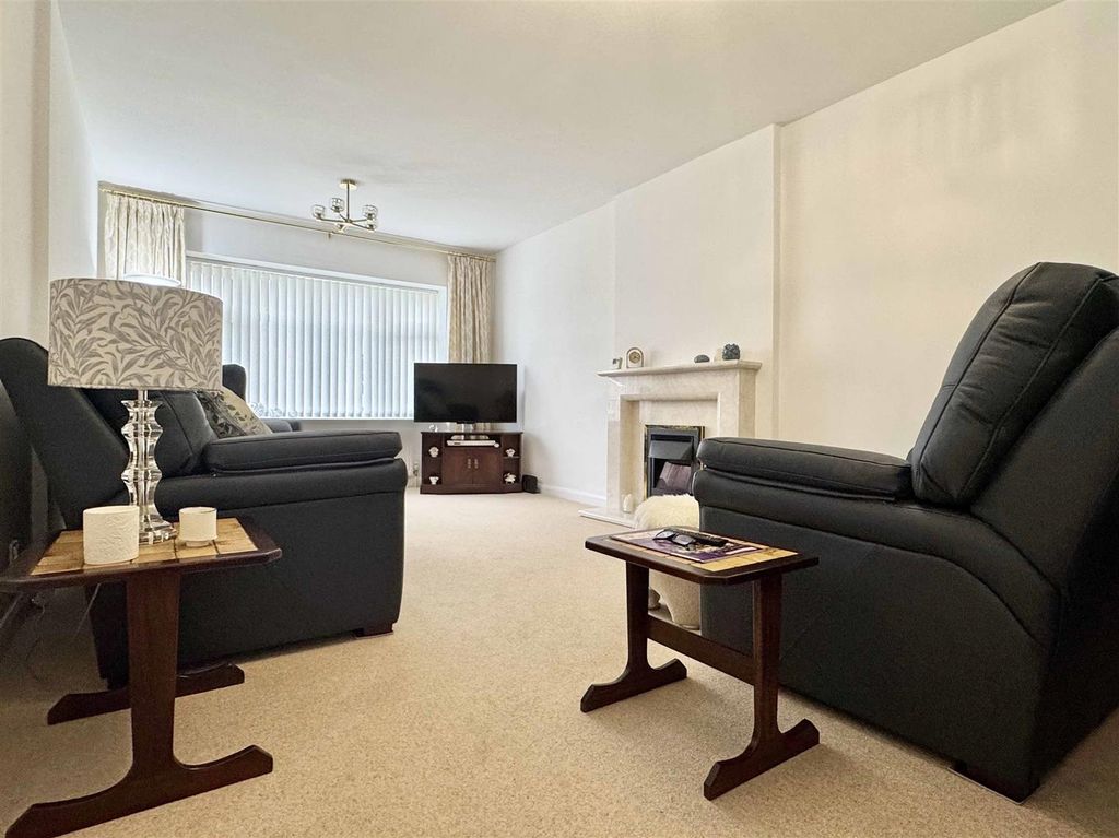 Property photo 3 of 22 Lounge c.Jpg