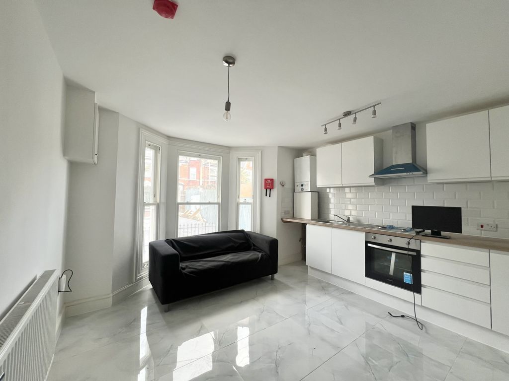 Property photo 1 of 6 Newly Refurbished 1 Bedroom Flat To Rent In Tooting