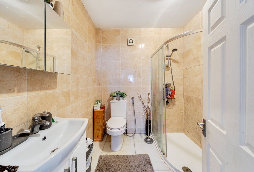 Property photo 3 of 12 1383936-8-6929984...