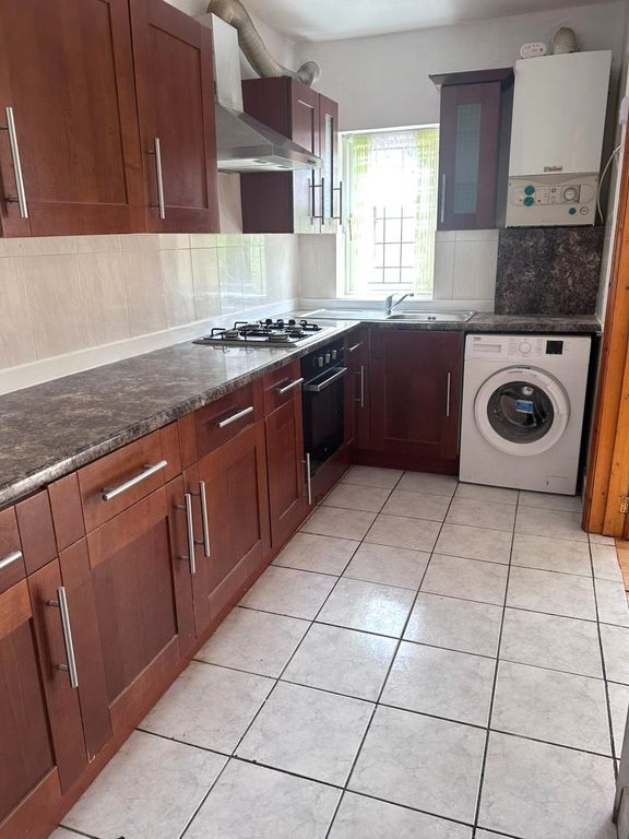 Property photo 2 of 9 Kitchen