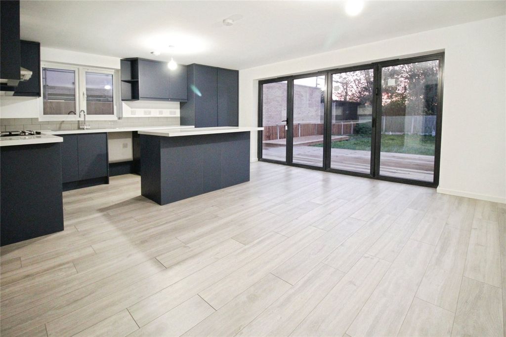 Property photo 3 of 20 Picture No. 01